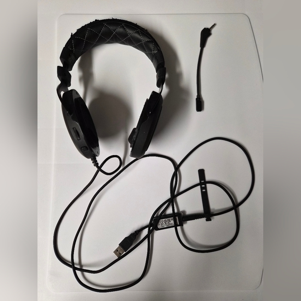 Corsair HS60 Pro Surround FOR PARTS OR REPAIR